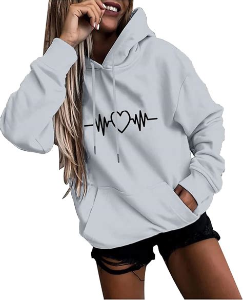 Sudadera de mujer con corazón en el centro .